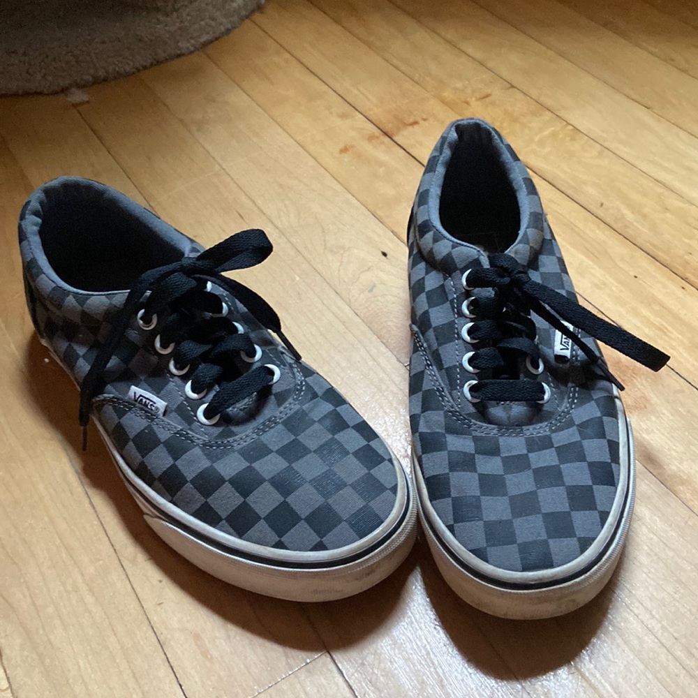 Black and grey checkered vans 🤩